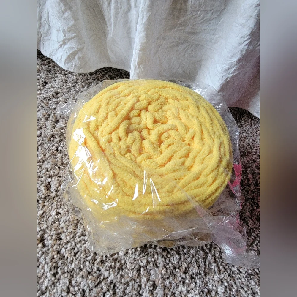 Knitting needles and yarn - Picture 8 of 8